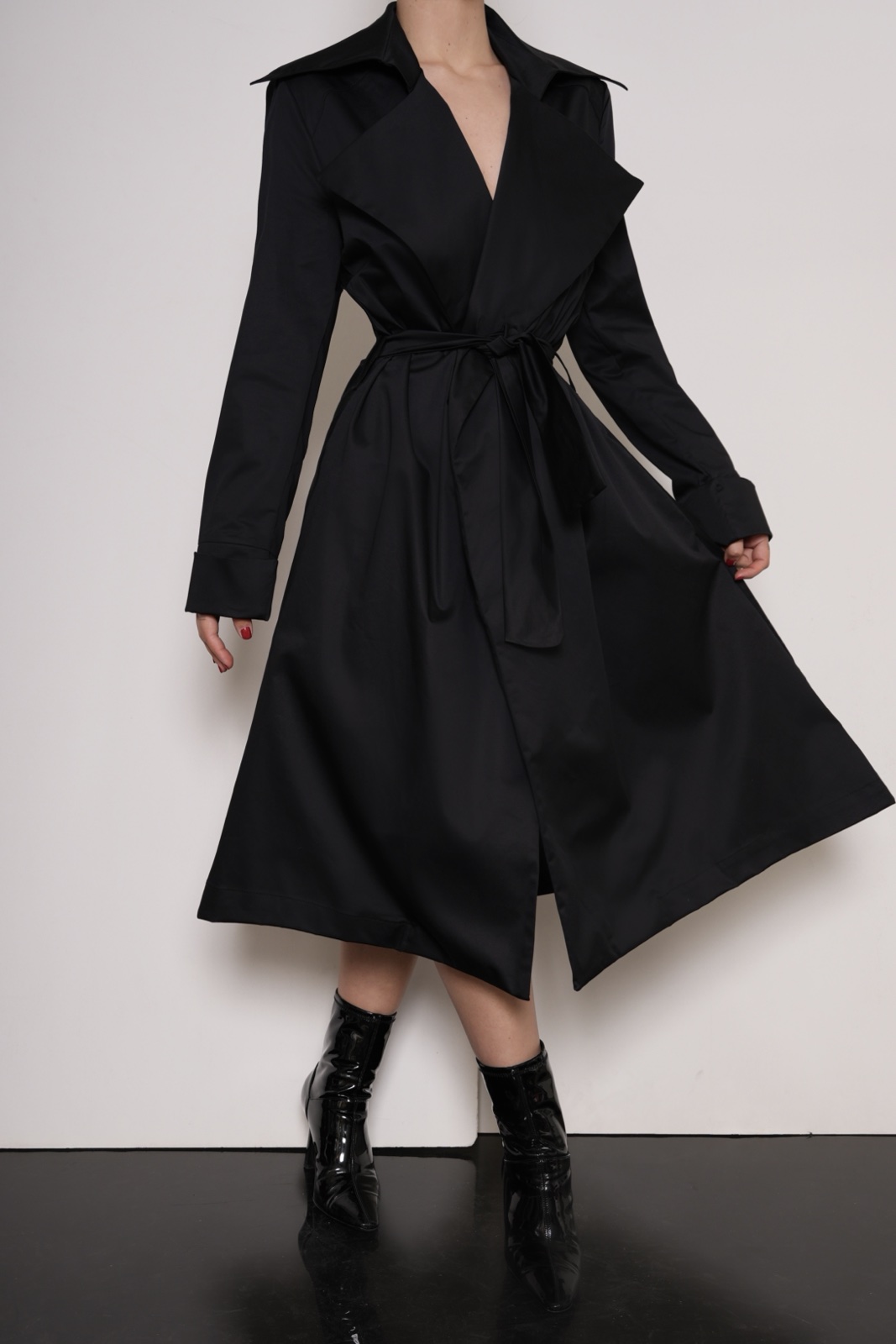 LIGHT CARDIGAN BY QUEEN OF HARNS