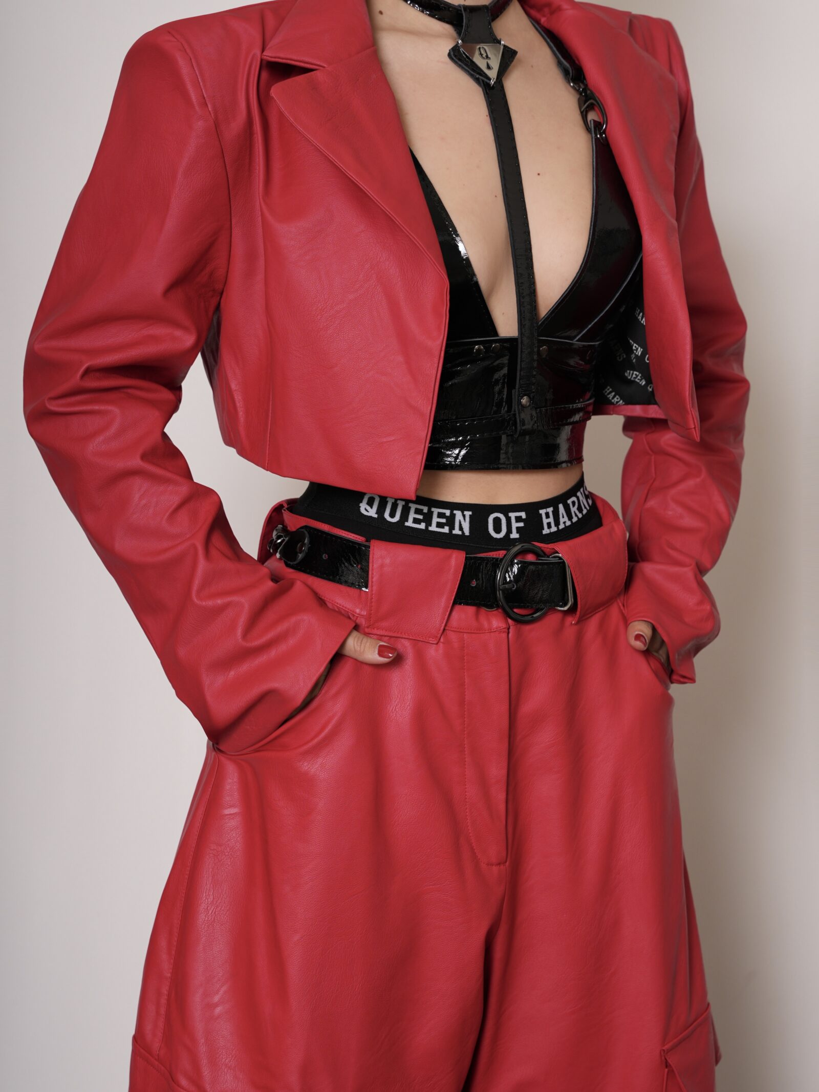 TRIANGLE CHOKER BY QUEEN OF HARNS