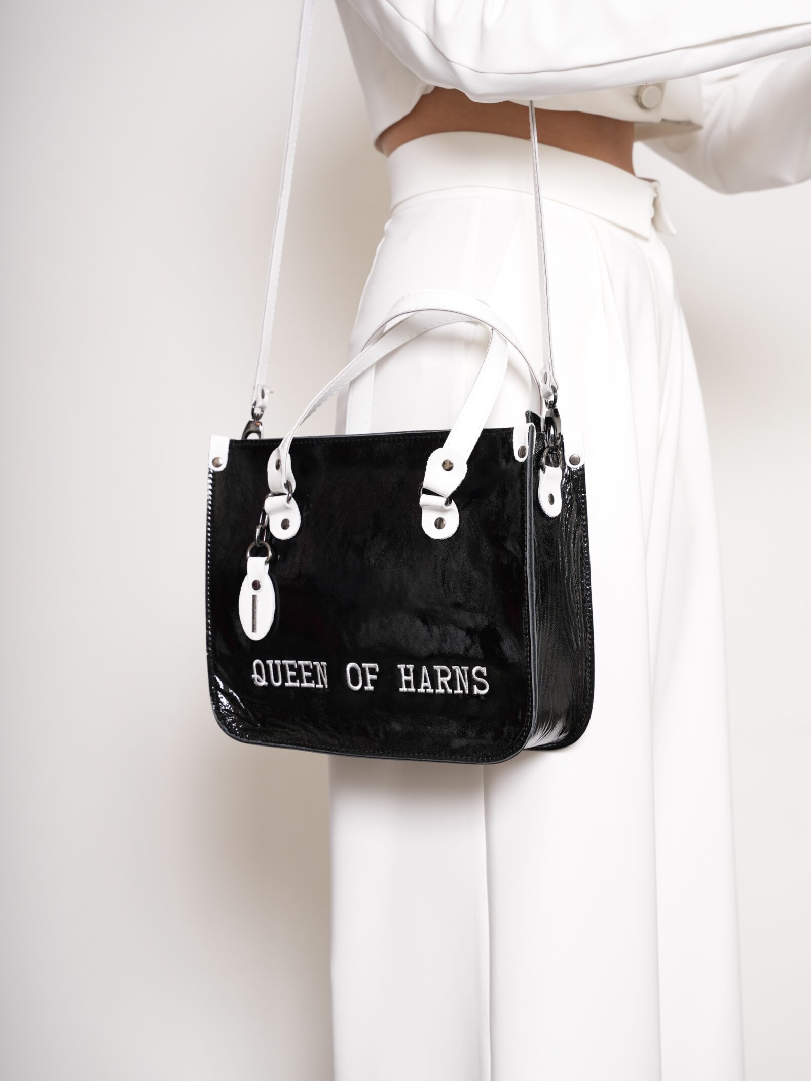 SQUARE BAG MEDUIM BY QUEEN OF HARNS