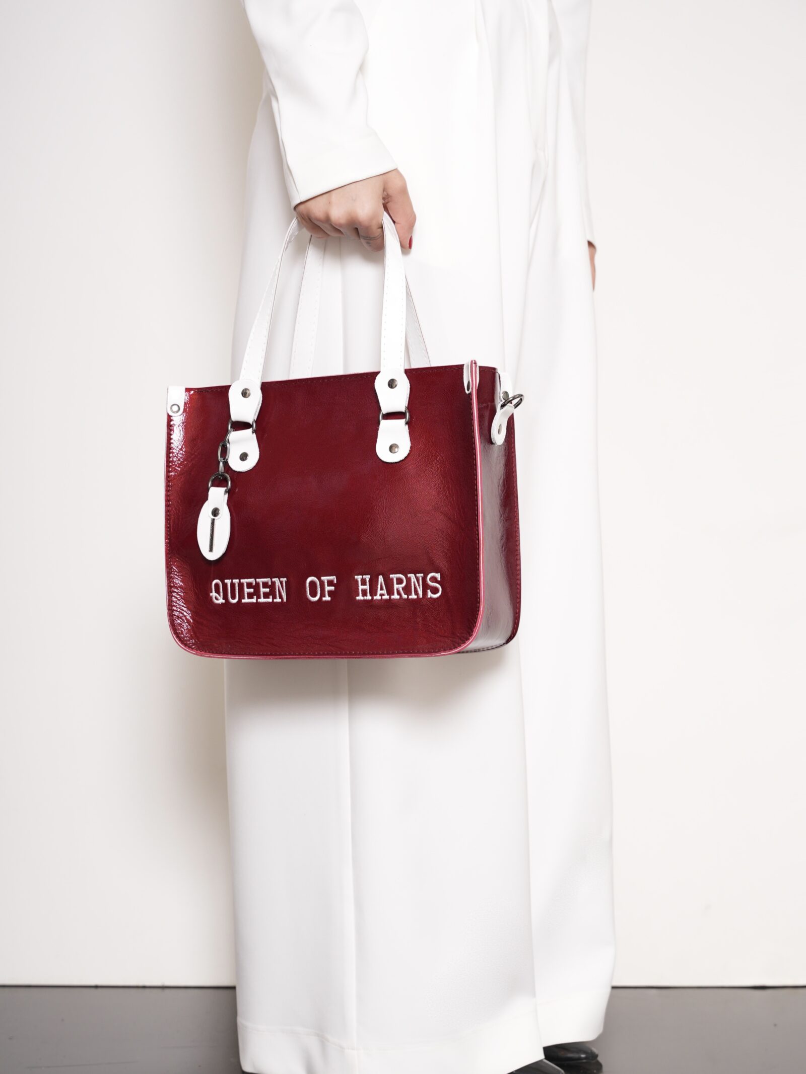SQUARE BAG MEDUIM BY QUEEN OF HARNS