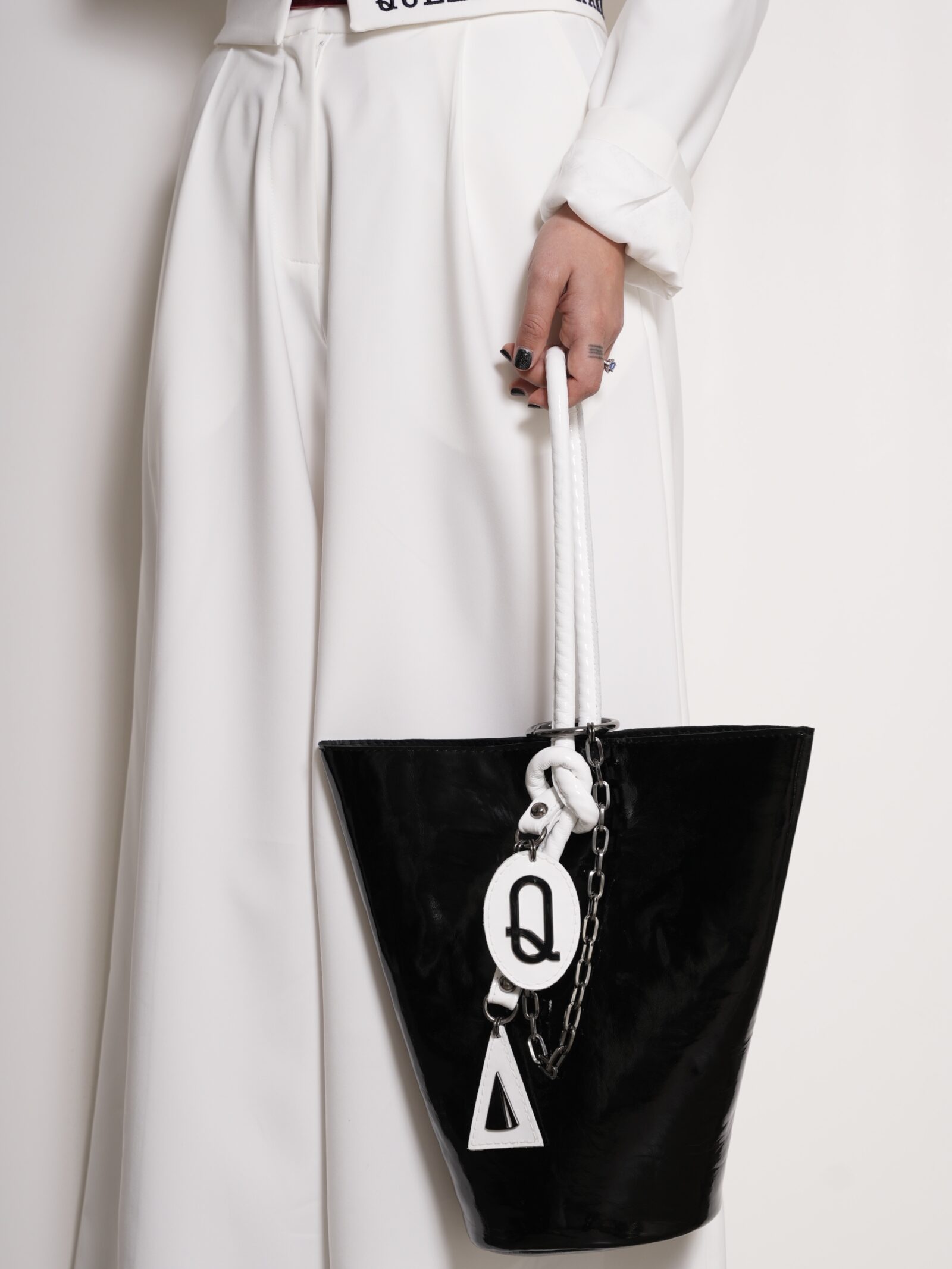 TRIANGLE BAG BY QUEEN OF HARNS