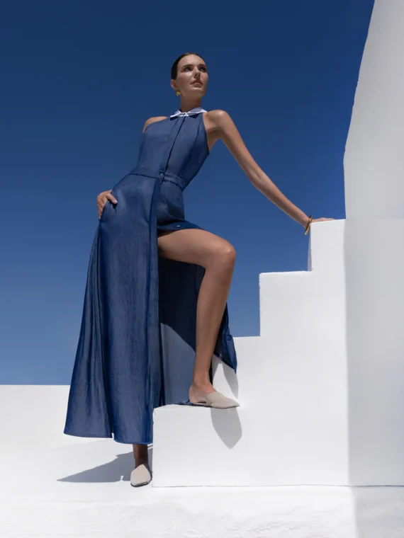 Φόρεμα μπλε τύπου τζιν με λευκό γιακά C.MANOLO