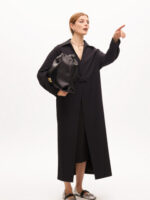 παλτό από τεχνικό ύφασμα με ζώνη BLUE NAVY BY LOLA CASADEMUNT