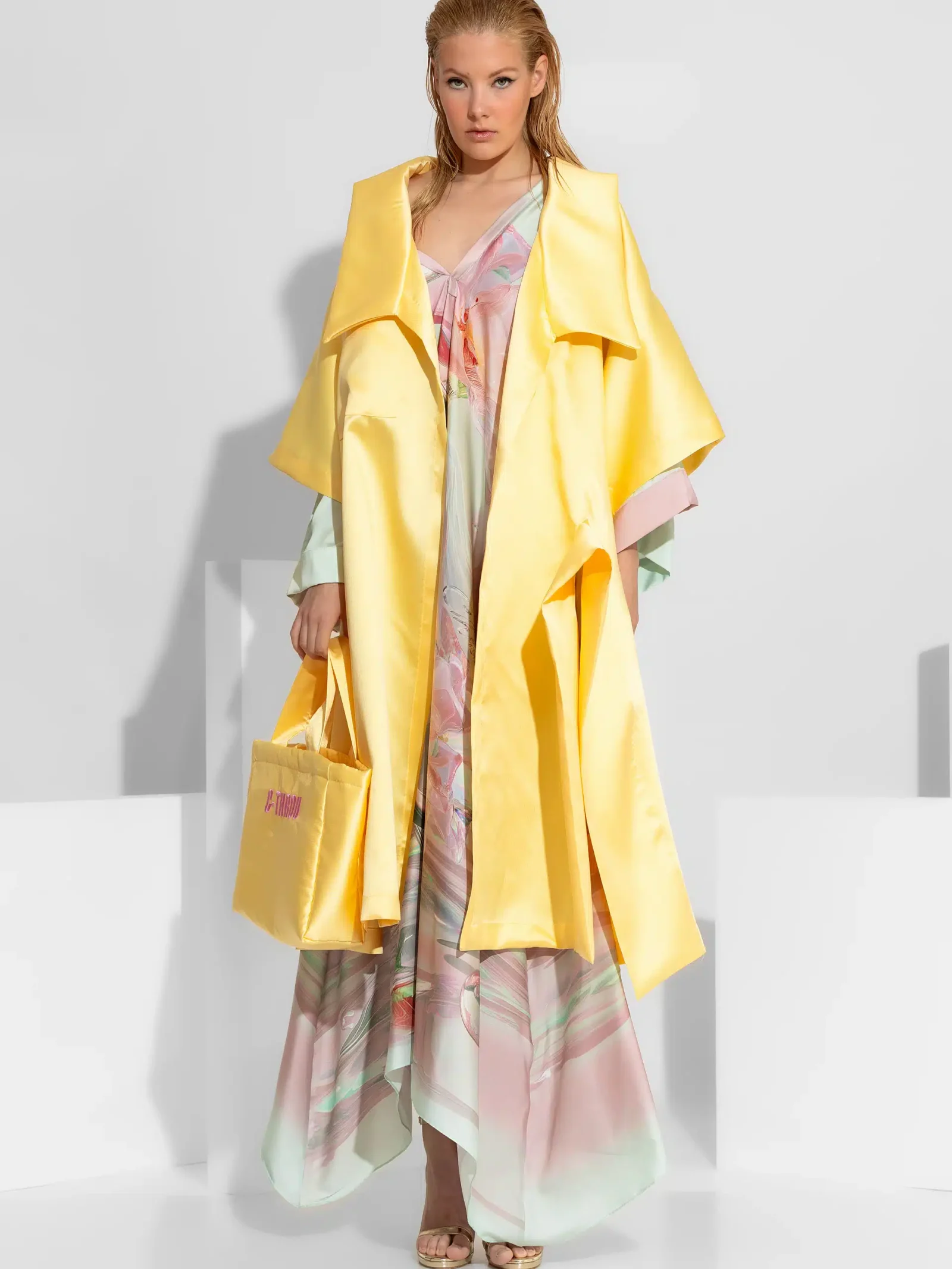 Παρκά από ταφτά με βολάν και πλαϊνό σκίσιμο BY C-THROU