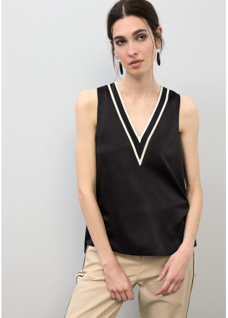 τοπ με V λαιμόκοψη BY LOLA CASADEMUNT