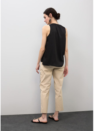 τοπ με V λαιμόκοψη BY LOLA CASADEMUNT