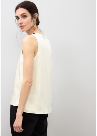 τοπ με V λαιμόκοψη BY LOLA CASSADEMUNT