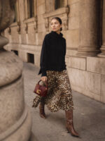 Φόρεμα σε συνδυασμό με πλισέ φούστα με animal print BY LOLA CASADEMUNT