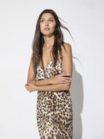 Φόρεμα σε συνδυασμό με πλισέ φούστα με animal print BY LOLA CASADEMUNT